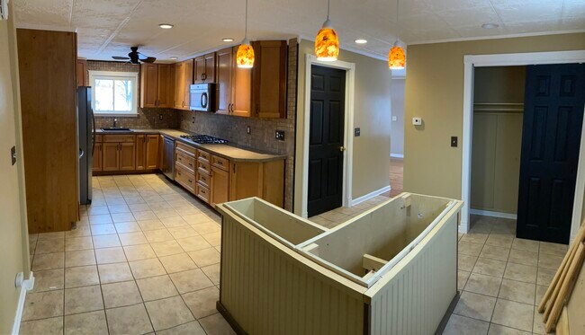 Foto del edificio - 592 Dorrance Ave