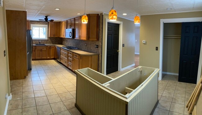 Building Photo - 592 Dorrance Ave