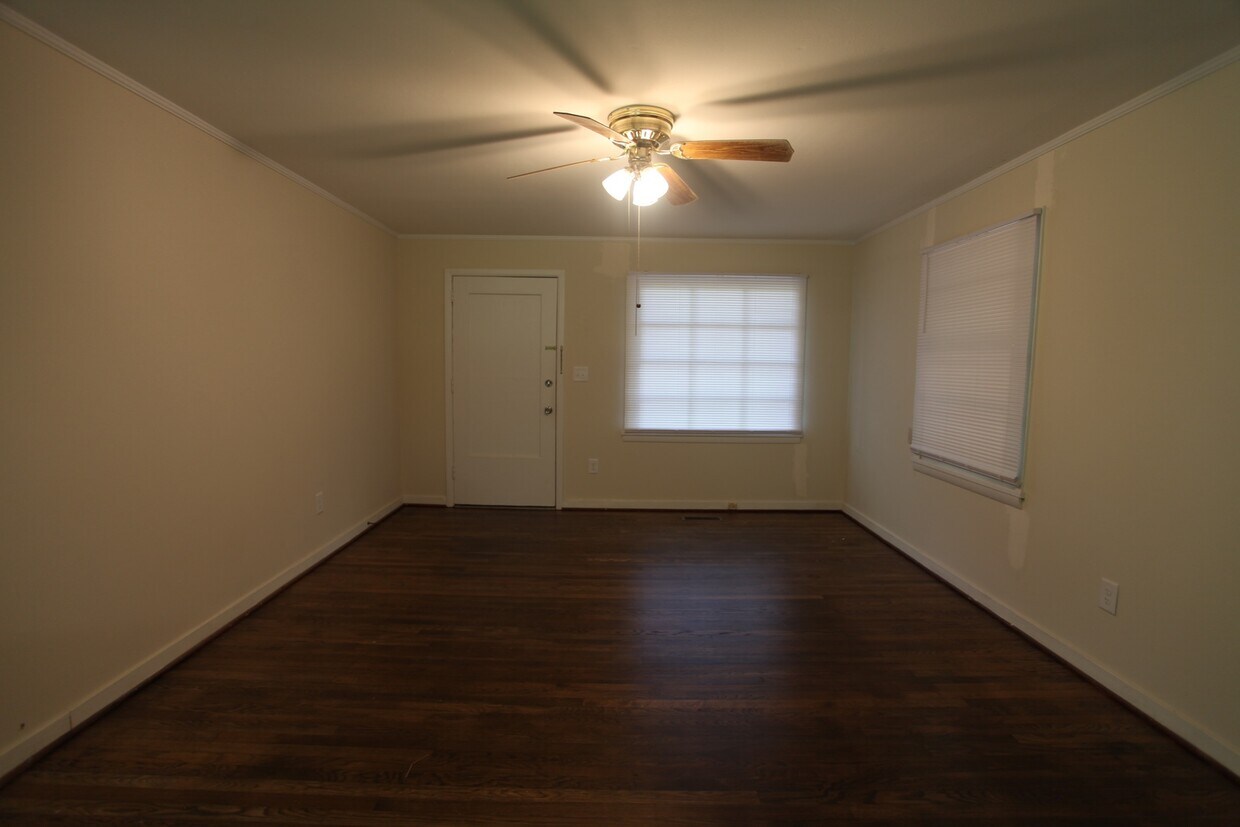 Foto del edificio - Fenced property on Harper Avenue in Auburn!