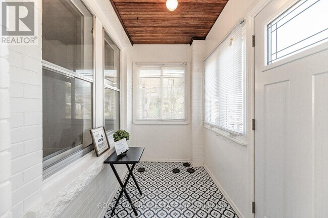 Photo du bâtiment - 257 Tragina Ave N