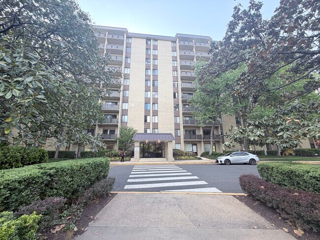Foto del edificio - 3100 S Manchester St