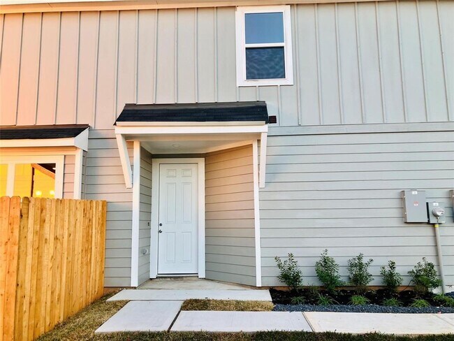 Building Photo - 27823 Western Crk Ct