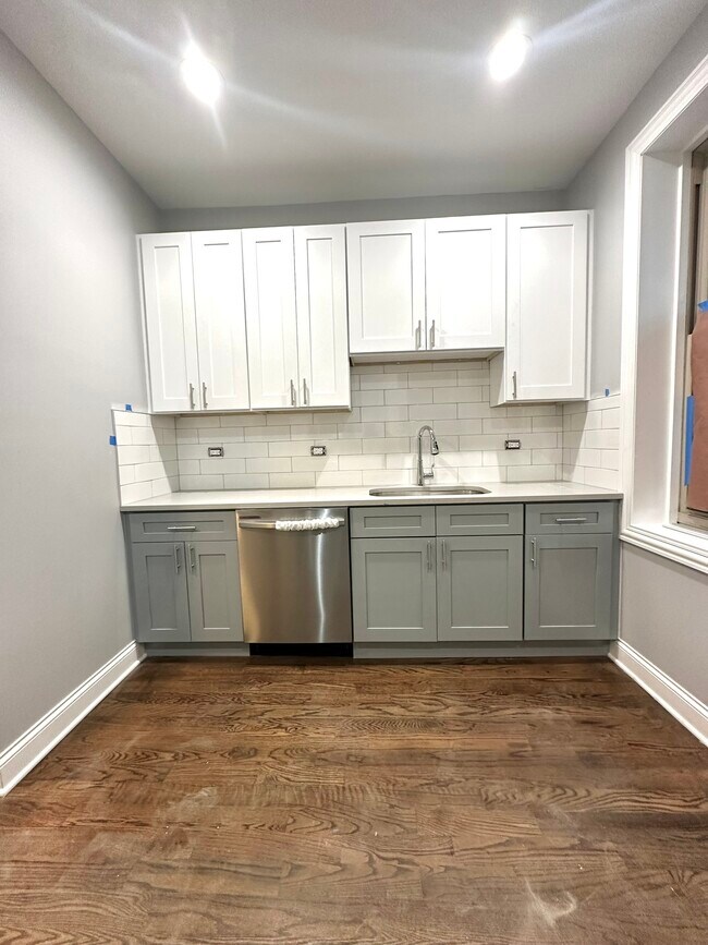 The Rosemont Apartments in Chicago, IL