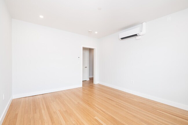 Foto del edificio - 17a Forest St. Unit 42