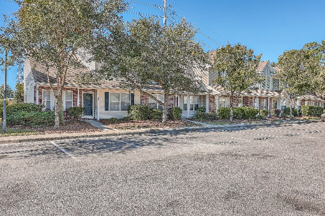 Foto del edificio - 3405 Poplar Grove Pl