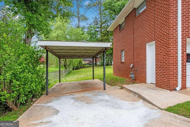 Foto del edificio - 718 Birchwood Ln SW
