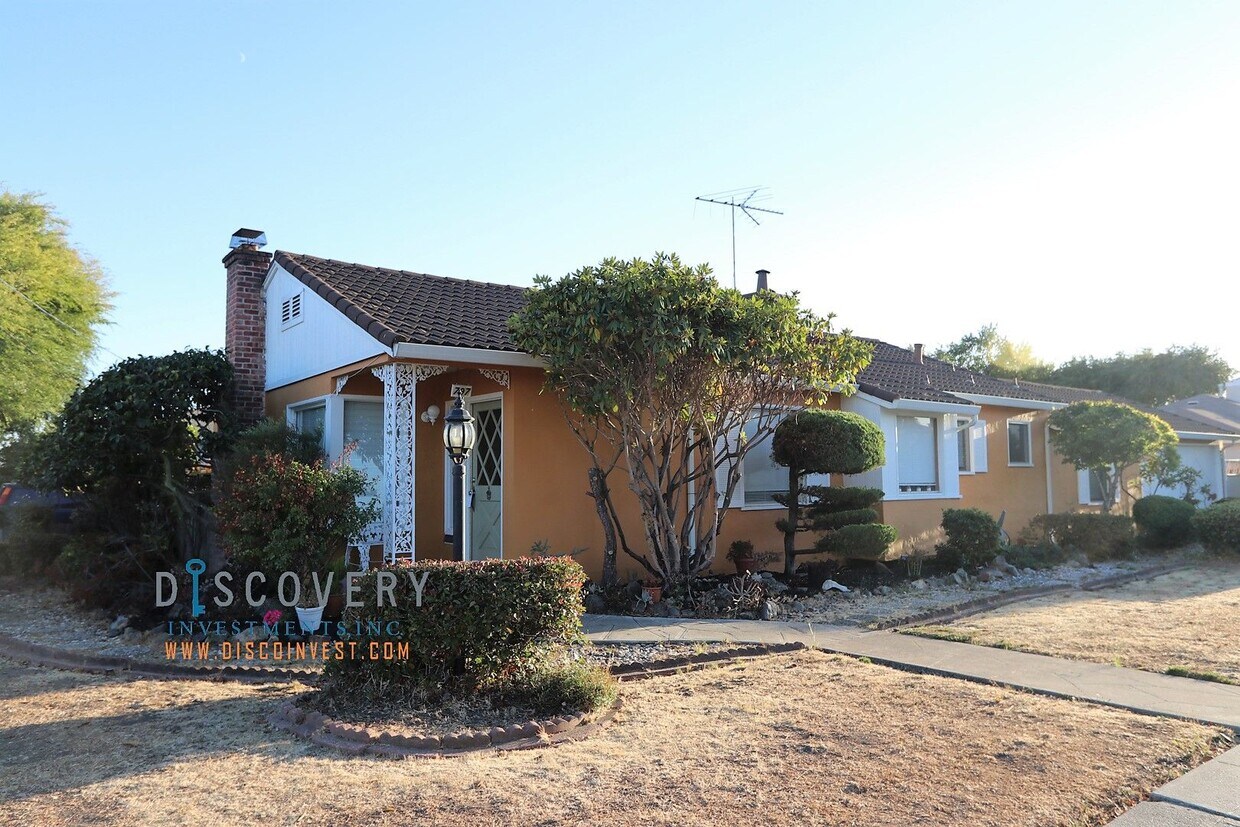 Foto principal - Ranch Style Home with Outdoor Space