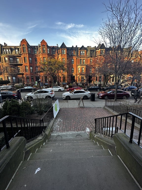 Building Photo - 262 Newbury St