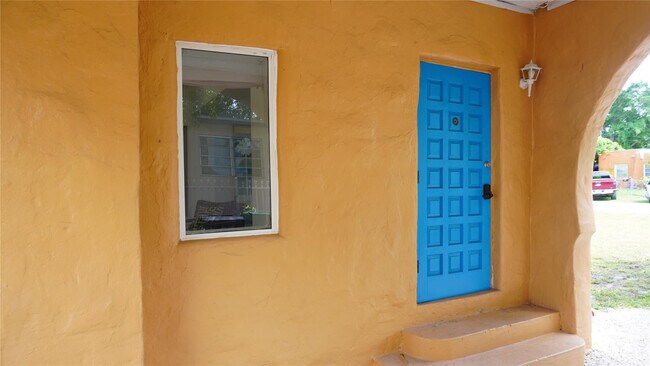 Foto del edificio - 1011 Sharar Ave