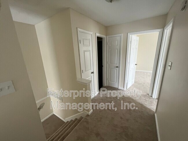 Building Photo - 6869 Century Oaks Dr