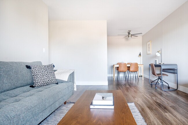 Foto del edificio - 600 Edgewater Blvd