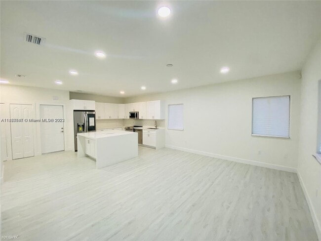 Foto del edificio - 3 br, 2 bath House - 9021 NW 162nd Ter
