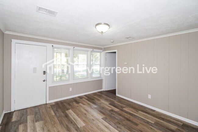 Foto del edificio - 4033 Clearpool Circle Rd