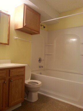 Building Photo - 1653 Carriage Hill Dr