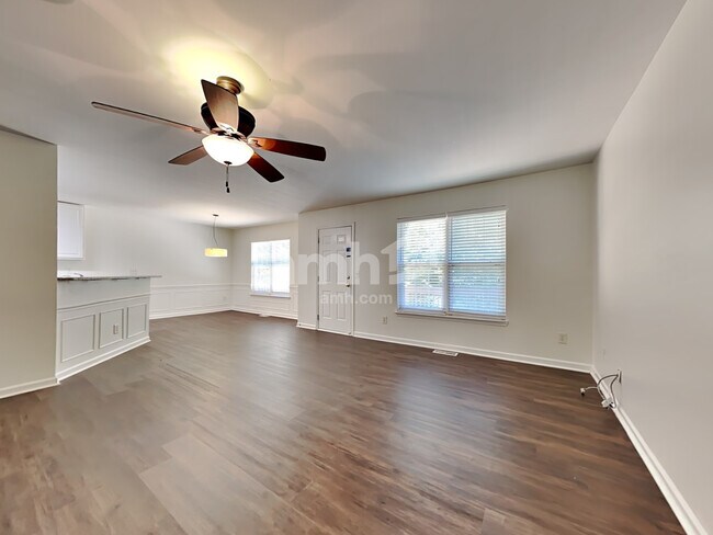 Foto del edificio - 6258 Dumont Lane