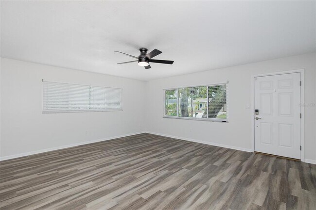 Foto del edificio - 211 Timberlane Dr