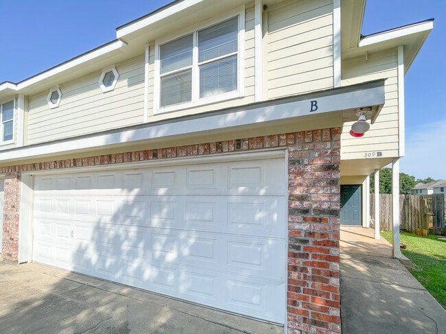 Building Photo - 309 Gurley Ln