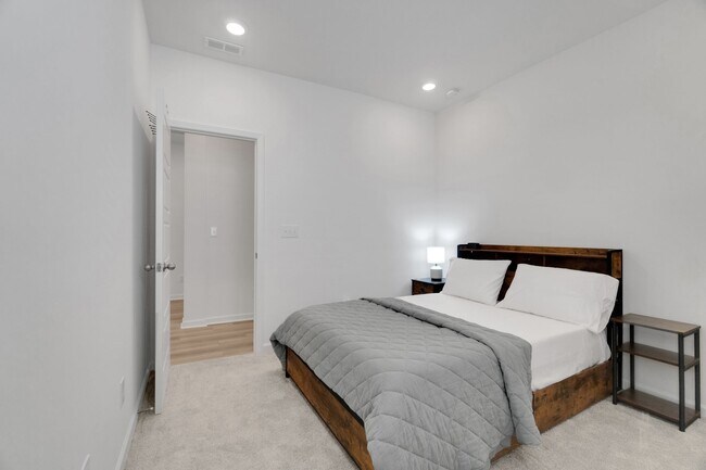 Foto del edificio - 12129 Rowan Hill Dr