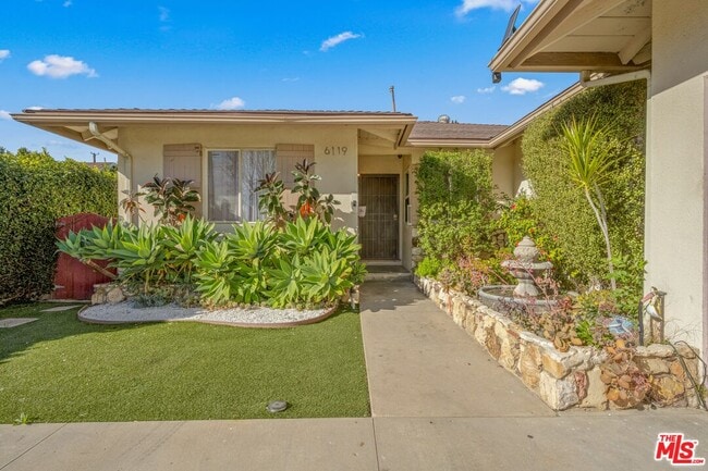 Foto del edificio - 6119 Goodland Ave