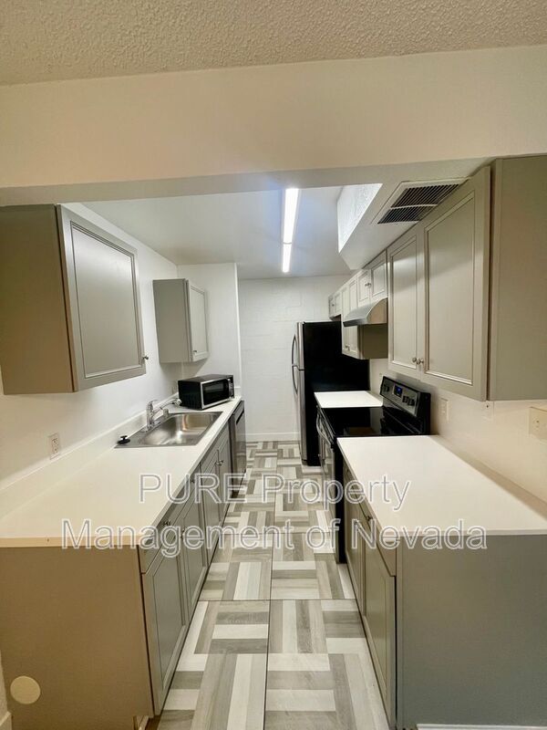 Building Photo - 3538 Villa Knolls N Dr