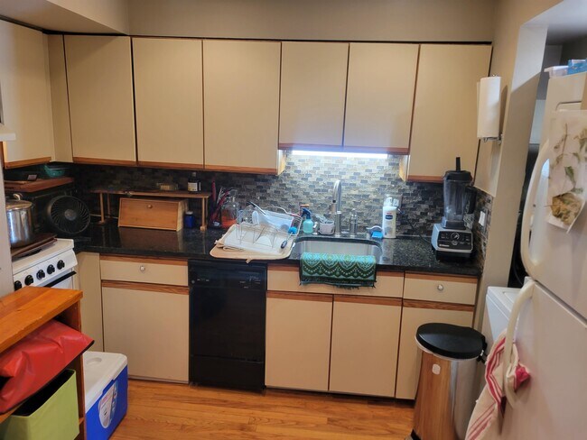Building Photo - 212 Christopher Columbus Dr