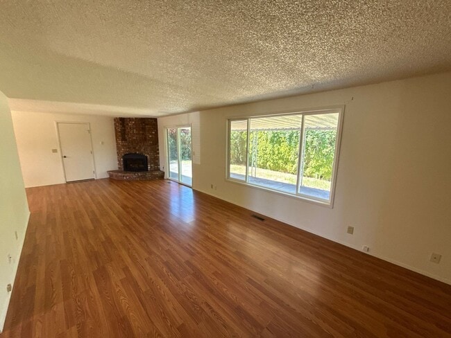 Foto del edificio - 1809 Wallace Rd NW
