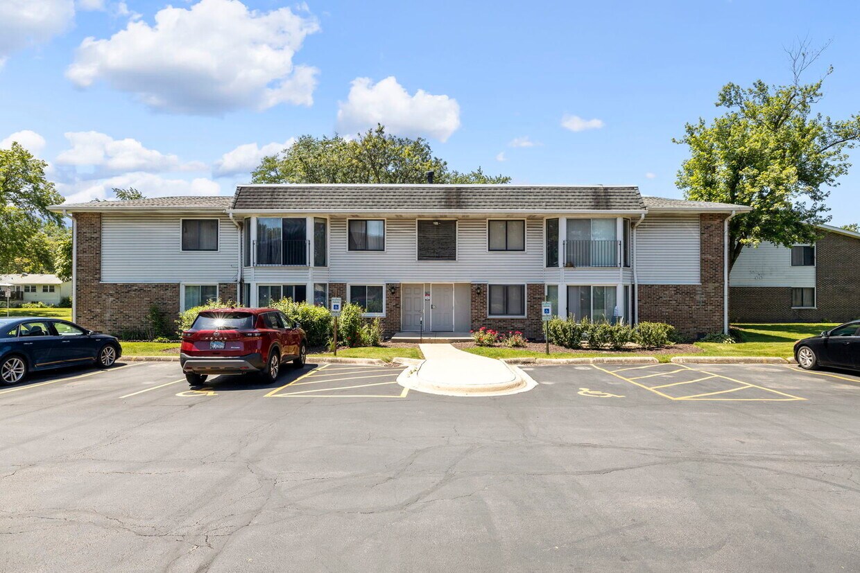 Building Photo - 2700 Mitchell Dr