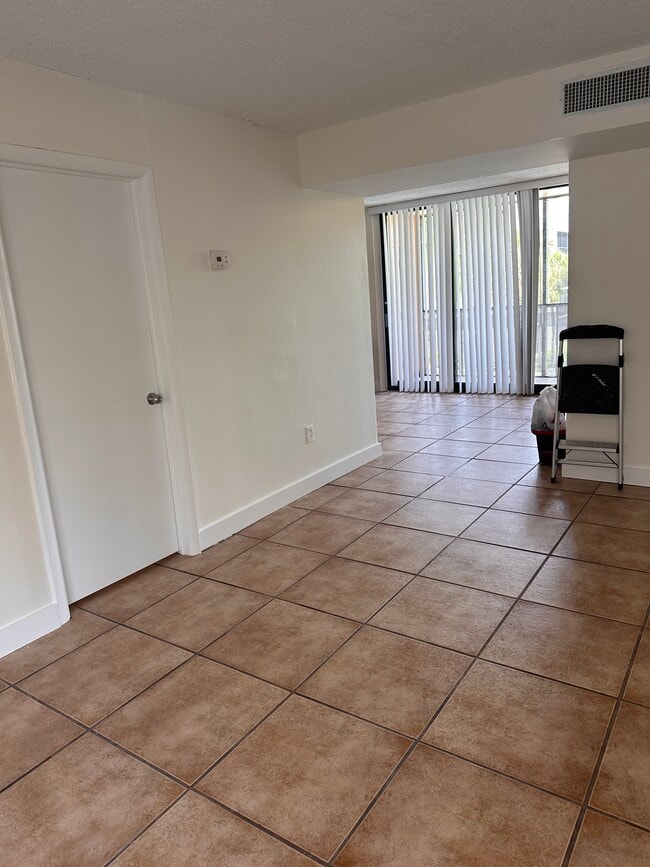 Living room - 8730 SW 133rd Avenue Rd