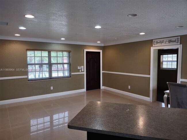 Foto del edificio - 1241 NW 174th St