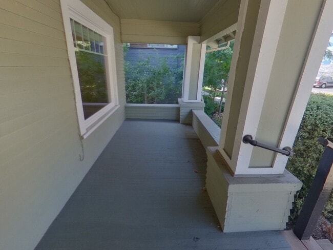 Building Photo - Classic Eugene Home; 5 Bed/2Bath Close to Campus!