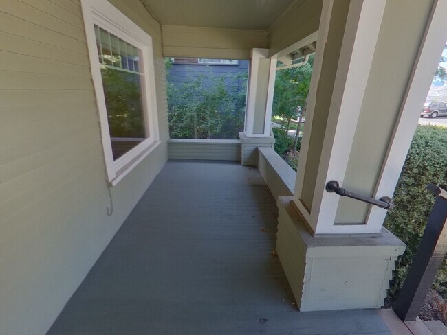 Foto del edificio - Classic Eugene Home; 5 Bed/2Bath Close to Campus!