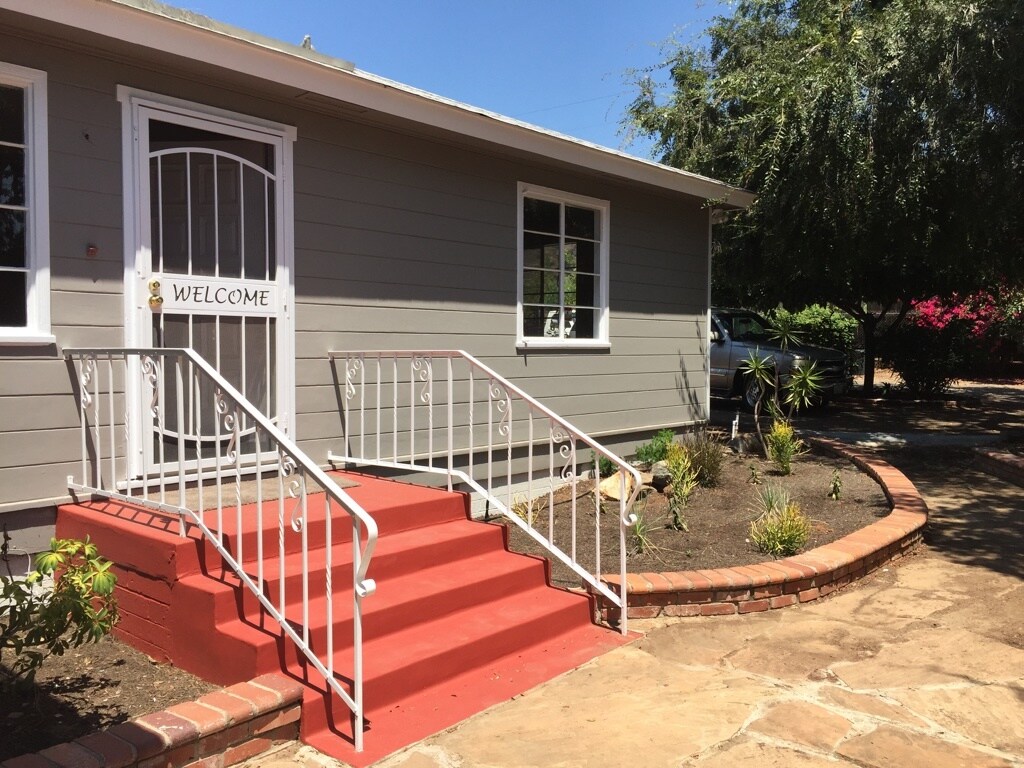 Primary Photo - 2252 Catalina Ave
