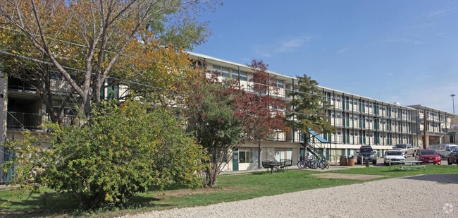 Unt College Inn Apartments Denton Tx Building Photo Unt College Inn