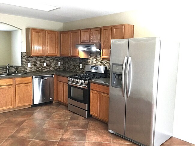 Foto del edificio - 216 Fall Creek Dr