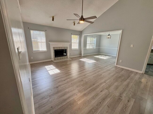 Building Photo - 666 Wellington Dr