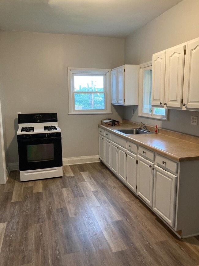 Building Photo - 256-258 GREGORY ST