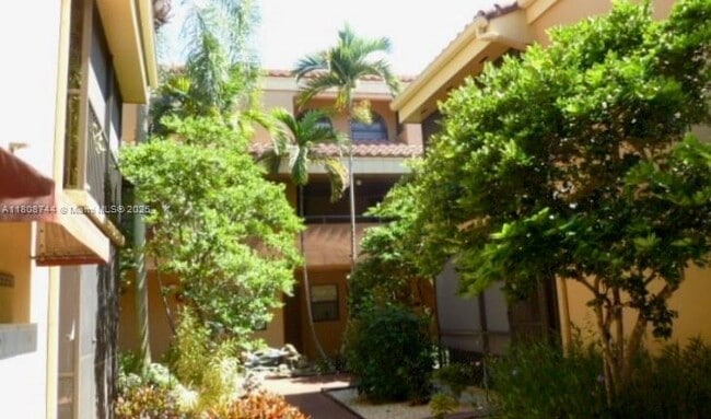Building Photo - 15555 N Miami Lakeway