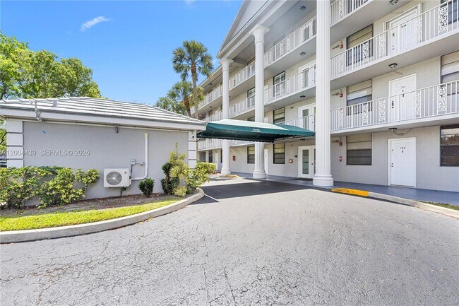 Building Photo - 1524 Whitehall Dr