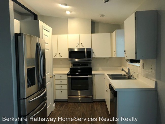 Building Photo - 3823 Springlake Village Ct
