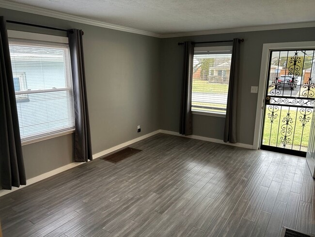 Building Photo - 475 W Kanawha Ave