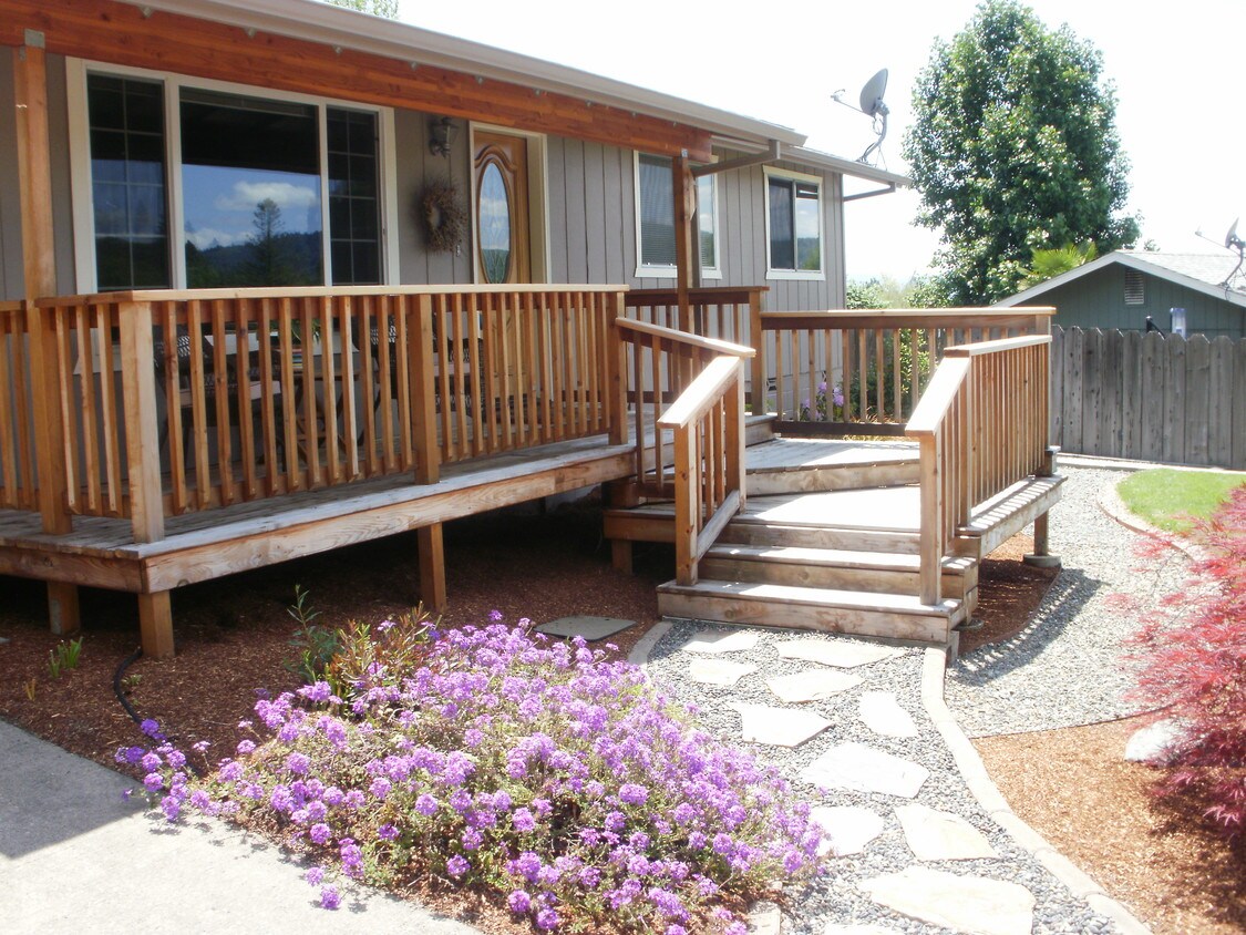 1037 NE Dewey Dr, Grants Pass, OR 97526 House Rental in Grants Pass