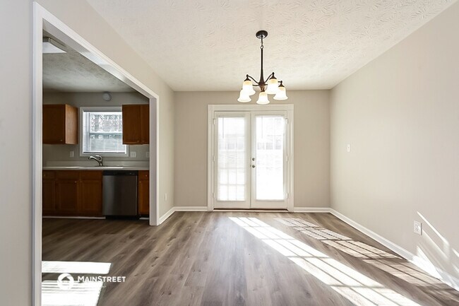 Building Photo - 561 Sunnyhill Dr