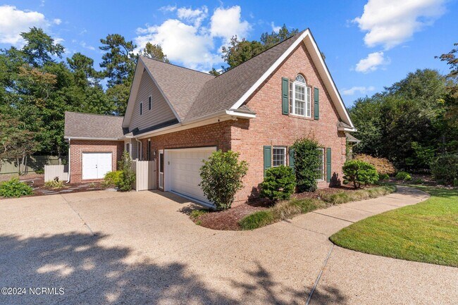 Building Photo - 8825 Sawmill Creek Ln