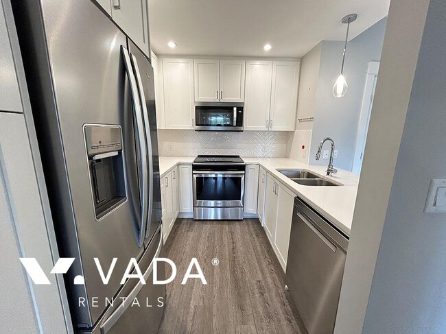Building Photo - Montrose Square 1 Bed Apartment Rental 451...