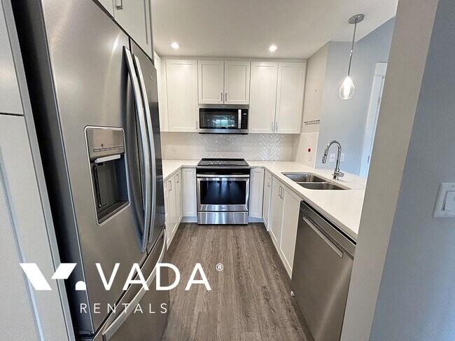 Photo du bâtiment - Montrose Square 1 Bed Apartment Rental 451...