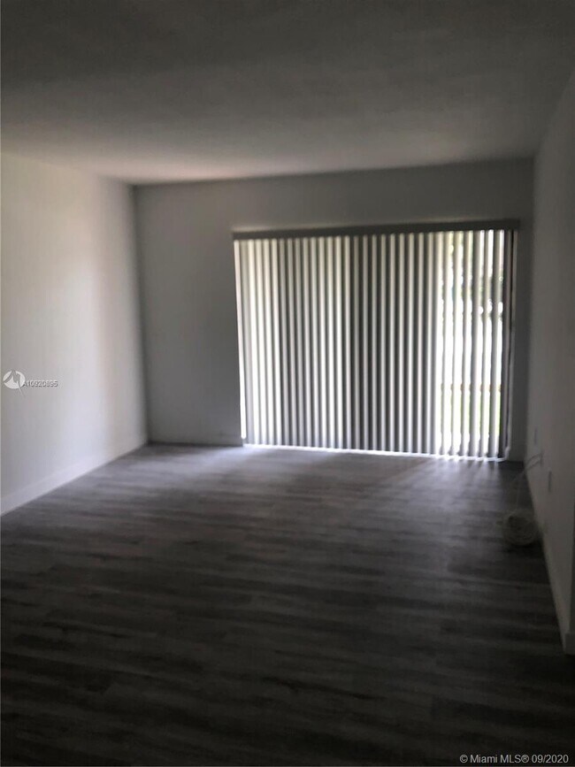 Foto del edificio - 7427 SW 152nd Ave