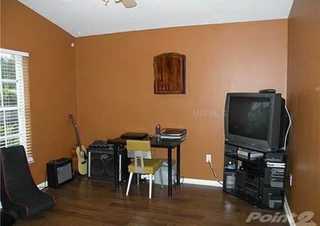 Foto del edificio - 5848 Count Turf Ln
