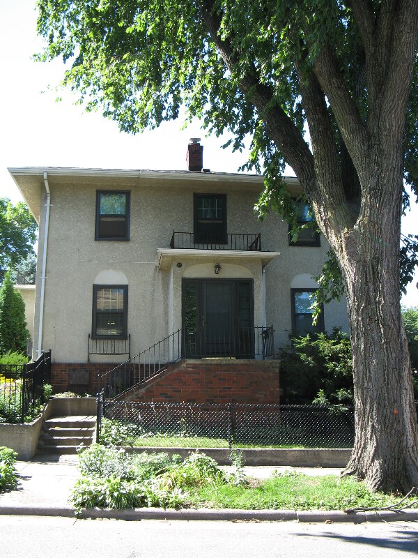 Building Photo - 305 W 48th St