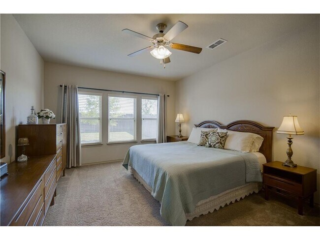 Building Photo - 3329 Tamarack Ln