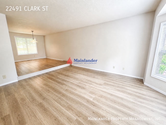 Building Photo - Beautifully Updated West Linn Home Near West Linn High School
